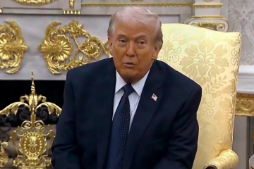 Donald Trump en la Casa Blanca durante la reunión con el canciller alemán en la que dijo iba cortar todo comercio con España