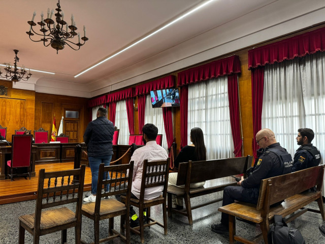 Cuatro acusados de robar en varias iglesias de la provincia de Ourense aceptan penas de entre uno y dos años