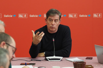 Archivo - El secretario xeral del PSdeG, José Ramón Gómez Besteiro, en rueda de prensa en la Cámara gallega.