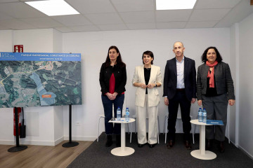 La conselleira de Economía e Industria, María Jesús Lorenzana,en Coristanco