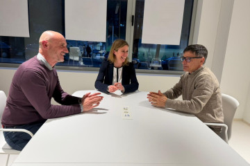 La candidata Maite Flores propone a Xosé Antón Freire, coordinador del Ayuntamiento de Santiago, como gerente de la USC