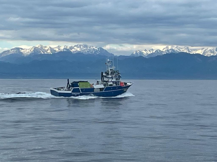 Un pesquero, Peruca, naufraga frente a Cabo Prioriño tras chocar con otro, Cruceiro de Pazos
