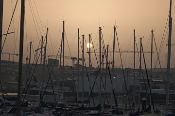Vista del polvo en suspensión en la ciudad, a 4 de marzo de 2026, en Vigo, Pontevedra, Galicia (España).