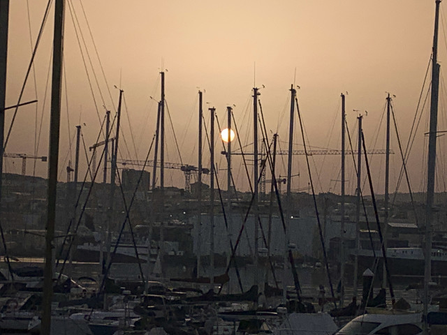 Vista del polvo en suspensión en la ciudad, a 4 de marzo de 2026, en Vigo, Pontevedra, Galicia (España).