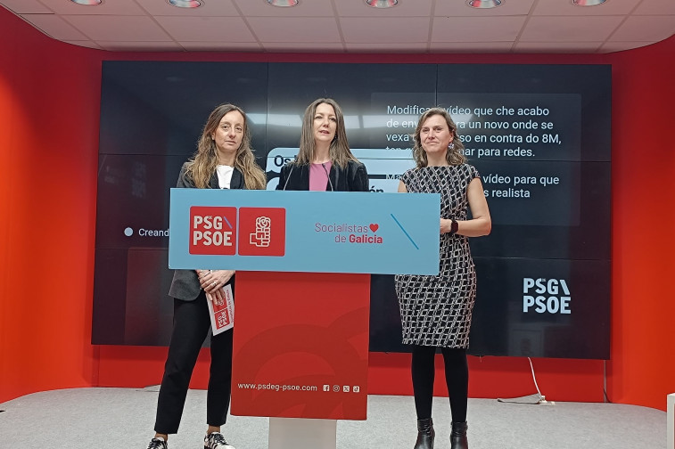 La portavoz de Igualdade del PSdeG en el Parlamento, Paloma Castro; la secretaria de Organización, Lara Méndez, y la responsable de Igualdade de la Ejecutiva del PSdeG, Natalia González, en rueda d