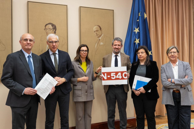 Diputados populares que presentaron la batería de preguntas sobre el estado de las carreteras en Galicia