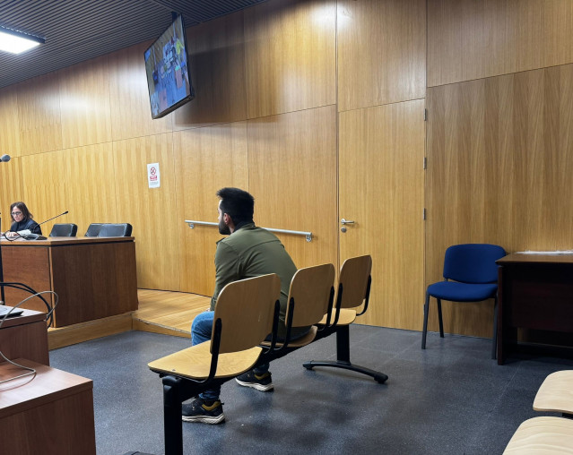 Un acusado de un delito de lesiones con instrumento peligroso y de otro delito leve de lesiones acepta dos años de cárcel en la Plaza número 2 de la Sección de lo Penal del Tribunal de Instancia de Ourense