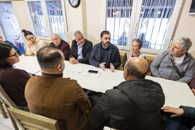 El portavoz parlamentario del PPdeG, Alberto Pazos, en su visita a Caldas (Pontevedra)