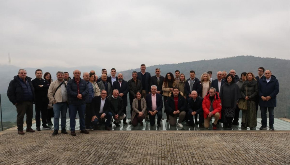 Reunión del conselleiro de Cultura, Lingua e Xuventude, José López Campos, con alcaldes y agentes implicados en la candidatura de la Ribeira Sacra a Patrimonio Mundial de la Unesco.