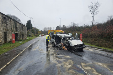 Accidente de un coche en Piñor (Ourense) con tres heridos