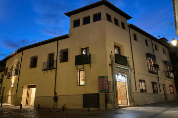 Archivo - Restaurante de La Mafia se sienta a la mesa en Toledo