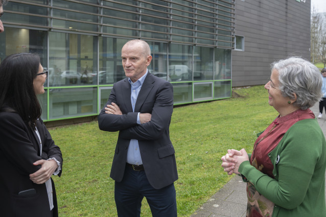 La candidata a rectora de la USC, Rosa Crujeiras, con el doctor José Ramón González Juanatey.