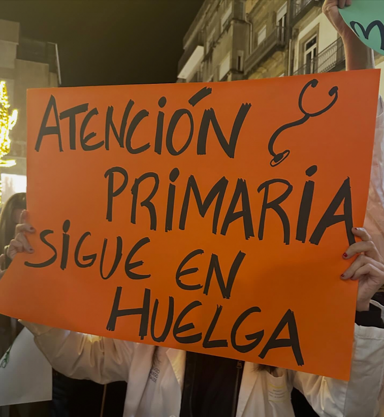 Médicos del Clínico de Santiago paralizan peonadas en plena huelga de O'Mega contra la Xunta