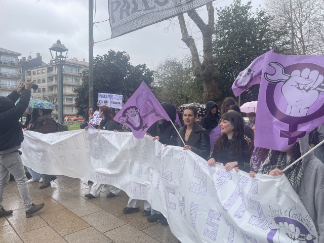 Estudiantes univeristarios concentrados para conmemorar el 8M