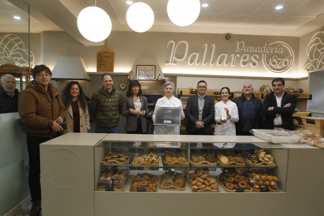 Xunta destaca el trabajo de los comercios que saben combinar tradición e innovación y garantizan el relevo generacional