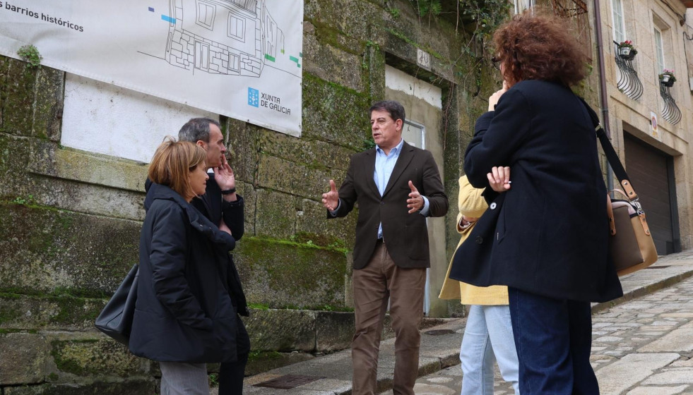 El Secretario Xeral Del Psdeg, José Ramón Gómez Besteiro, Visita Tui Para Denunciar El Estado De Abandono De Inmuebles Comprados Por La Xunta
