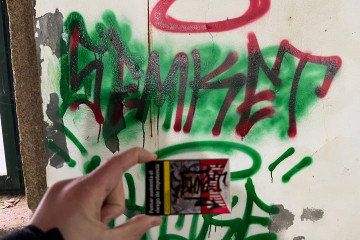 Sorprendido un grupo de ocho menores de edad mientras realizaban pintadas en el interior de los molinos de Acea de Ama