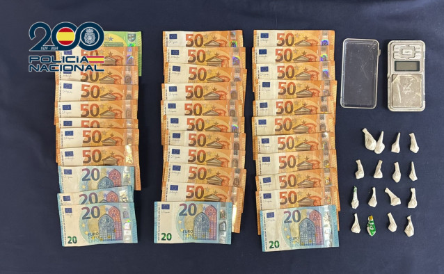 Material incautado en la desarticulación de un punto de venta de droga en A Coruña