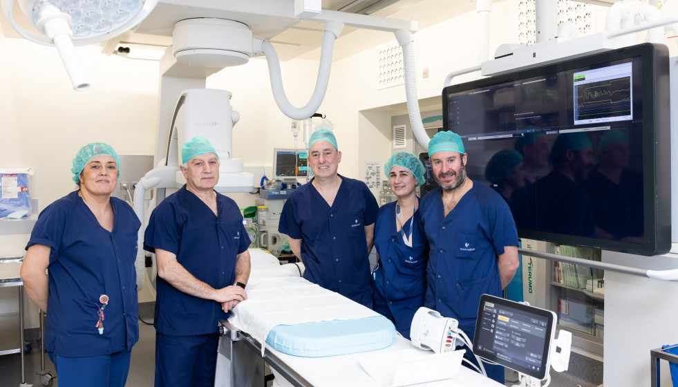 Equipo del Hospital Quirónsalud A Coruña que realizó con éxito una técnica mínimamente invasiva destinada a la reparación transcatéter de la válvula mitral