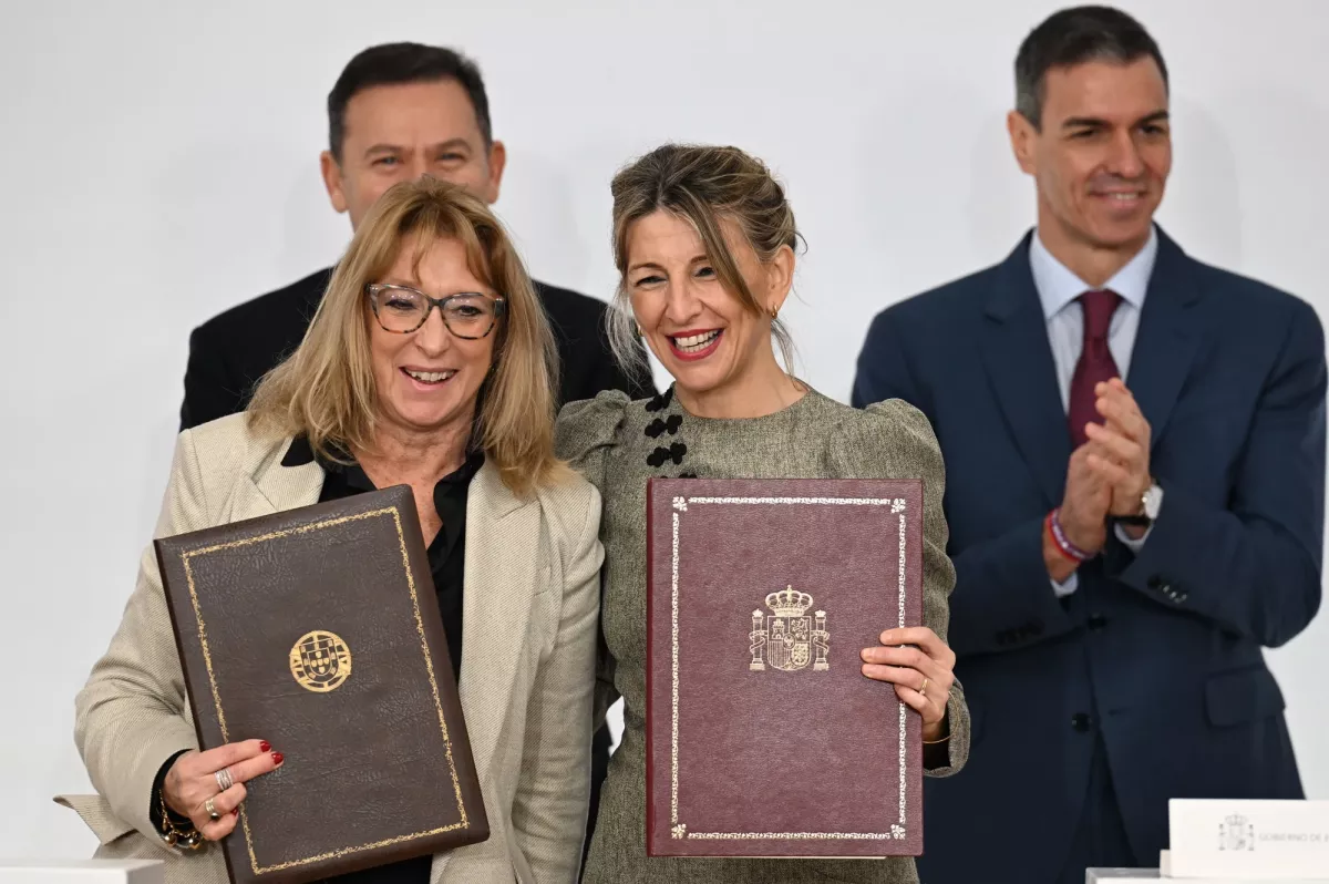 Yolanda Du00edez con su homu00f3loga portugues