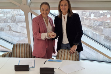 Mouriño y Sánchez tras firmar el convenio.