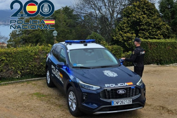 Imagen de un coche de la Policía Nacional en Vigo.