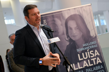 El conselleiro de Cultura, Lingua e Xuventude, José López Campos, inaugura la exposición 'Mulleres Sobranceiras. Luísa Villalta. Música, palabra e compromiso'