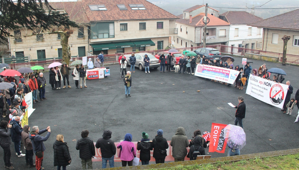 Concentracion en Cartelle contra las eólicas