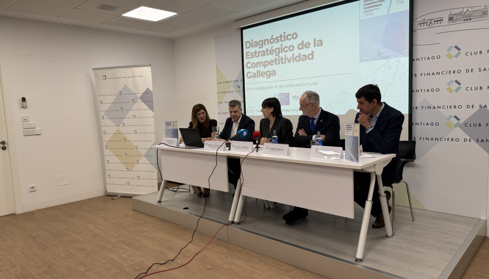 (De Izquierda A Derecha) María Bastida, Miguel Vázquez Taín, María Jesús Lorenzana, Roberto Pereira Y Javier Turienzo