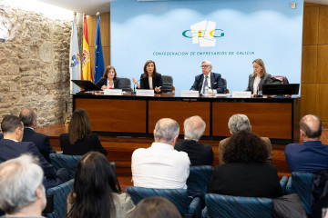 La Conselleira De Medio Ambiente E Cambio Climático, Ángeles Vázquez, Se Reúne Con Representantes De La Comisión Mar-Industria De La Confederación De Empresarios De Galicia.