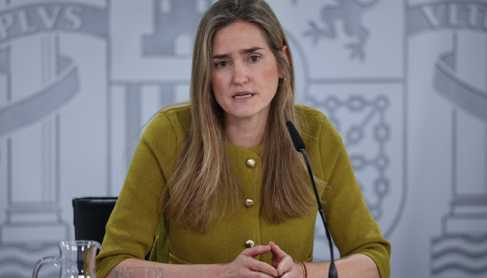 (I-D) La vicepresidenta tercera y ministra de Transición Ecológica y Retro Demográfico, Sara Aagesen, durante la rueda de prensa posterior al Consejo de Ministros, a 10 de marzo de 2026, en Madrid 