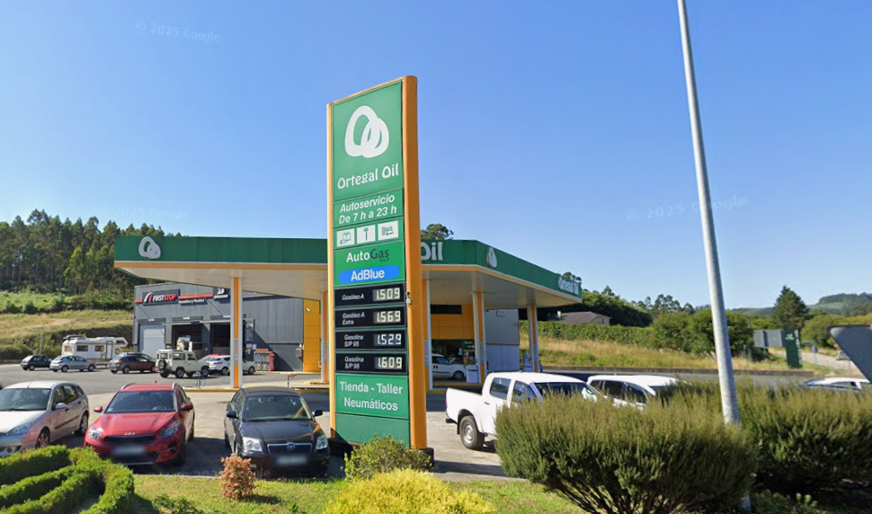 Ortegal Oil a la entrada de Ortigueira 
