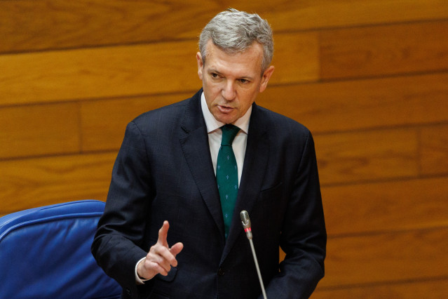 El presidente da Xunta, Alfonso Rueda, responde a las preguntas de la oposición en la sesión de control