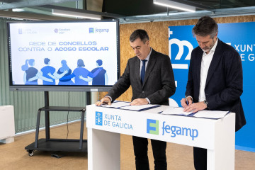Xunta y Fegamp firman el acuerdo para implantar la red de ayuntamientos contra acoso escolar y fomentar la coordinación