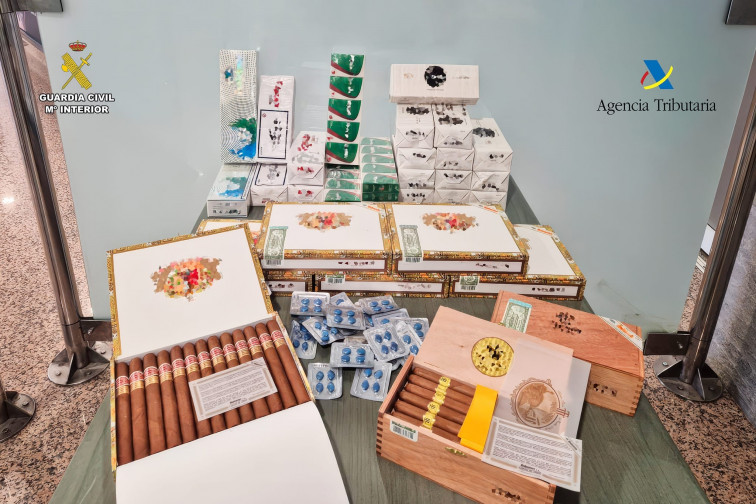 Un pasajero de Alvedro intervenido con mas de 4.000 cigarrillos, 200 puros habanos y casi 100 viagras