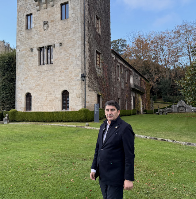 Archivo - El delegado del Gobierno, Pedro Blanco, ante el Pazo de Meirás