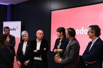 La portavoz nacional del BNG, Ana Pontón, y el portavoz del grupo municipal nacionalista en A Coruña, Francisco Jorquera, en la visita a una empresa en A Coruña