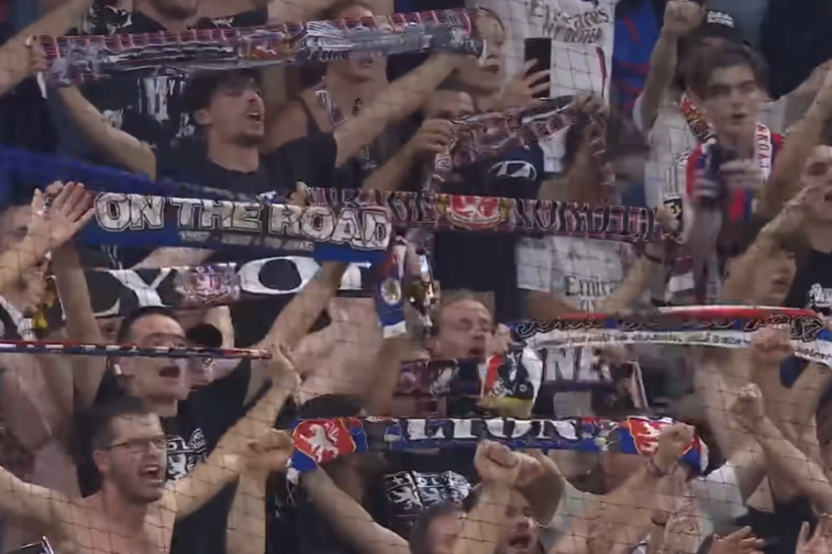 Los Bad Gone en su estadio