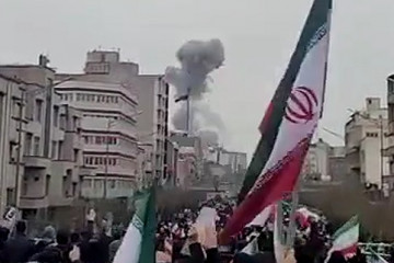 Bombardeo en Teherán durante una manifestación