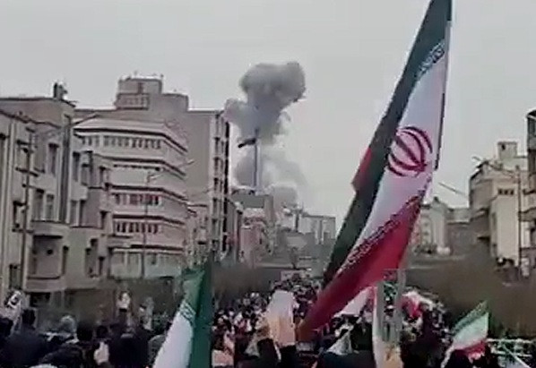 Guerra en Irán: Ataque a territorio OTAN, petróleo disparado, más bajas de EE.UU y marchas en Teherán entre bombas