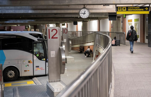 La guerra en Irán condiciona la negociación en el convenio de los buses de Pontevedra, donde asoma la huelga