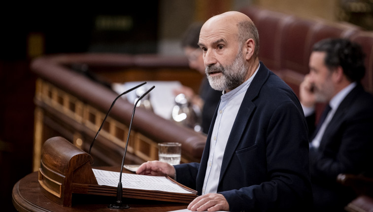 Archivo - El diputado del BNG Néstor Rego interviene durante una sesión plenaria, en el Congreso de los Diputados, a 10 de febrero de 2026, en Madrid.