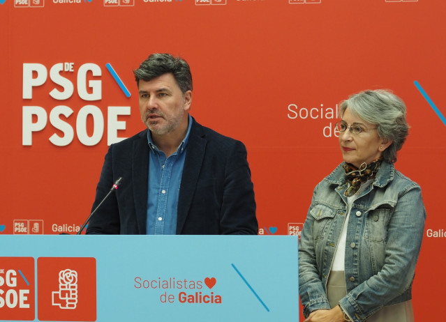 El eurodiputado del PSdeG, Nicolás González Casares, junto a la diputada autonómica Silvia Longueira