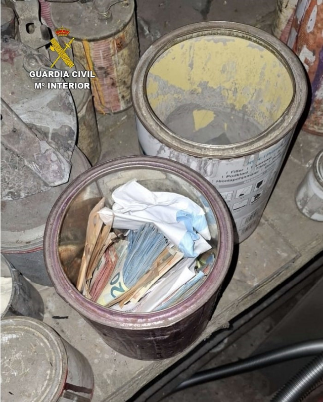 Dinero intervenido en el operativo en Tui.