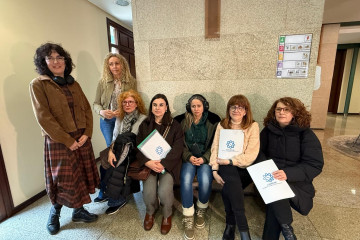 Miembros de la Asociación Galega de Covid Persistente presentan una queja ante la Valedora.