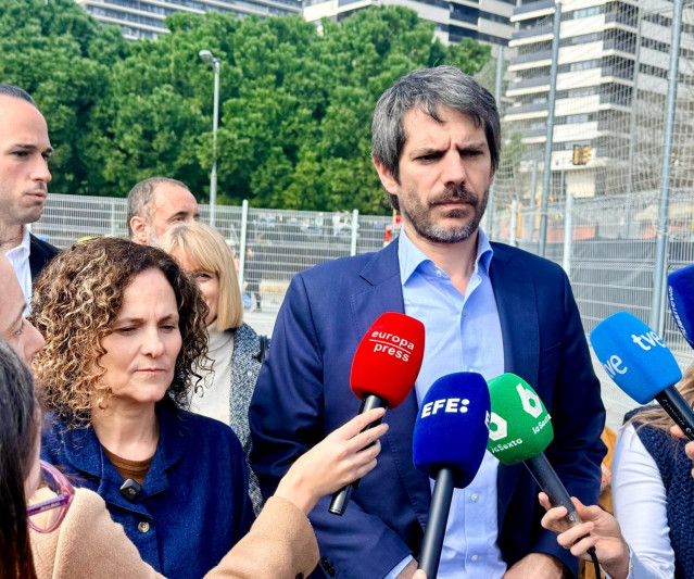 El ministro de Cultura, Ernest Urtasun y la consellera de Cultura de la Generalitat, Sònia Hernández.