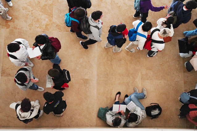 Archivo - Alumnos durante el primer día de selectividad en Galicia, a 3 de junio de 2025, en Santiago de Compostela, A Coruña, Galicia (España).