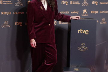 El director de cine Óliver Laxe posa en la alfombra roja de la 40º edición de los Premios Goya, en el Auditori del Centre de Convencions Internacionals, a 28 de febrero de 2026, en Barcelona, Catal