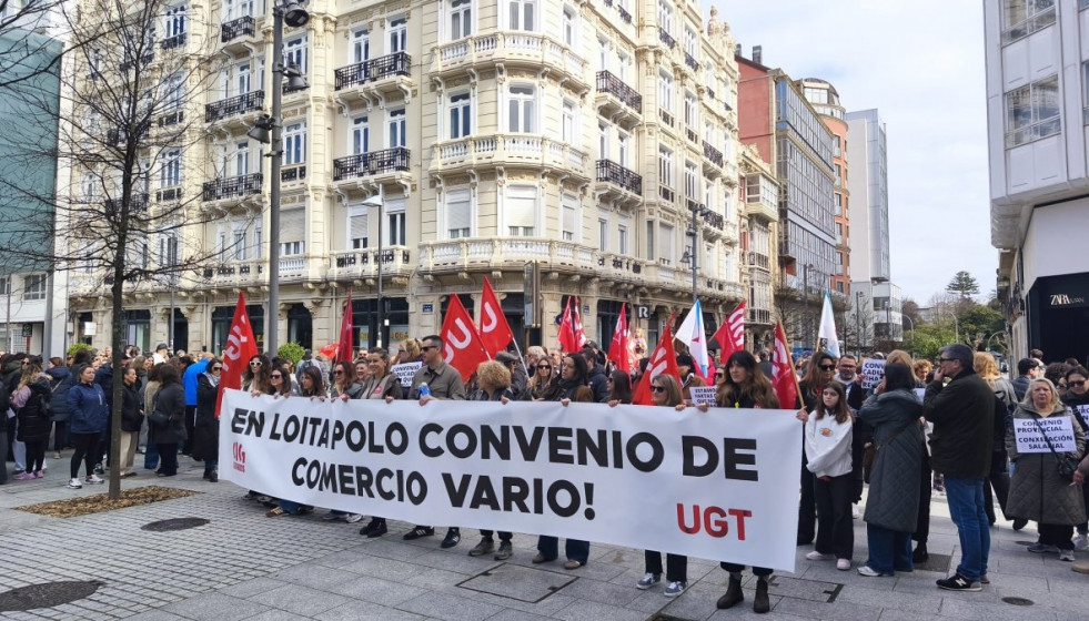 Trabajadores del comercio vario de A Coruña en una manifestación, a 15 de marzo de 2026.
