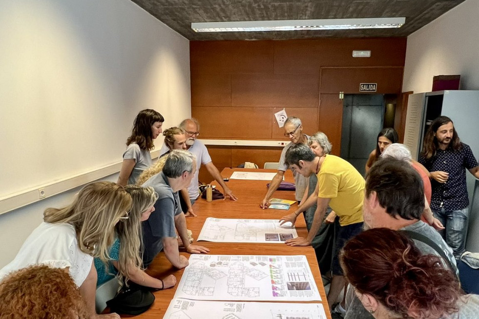 Reunión de los cooperativistas de Outra forma de Vivenda